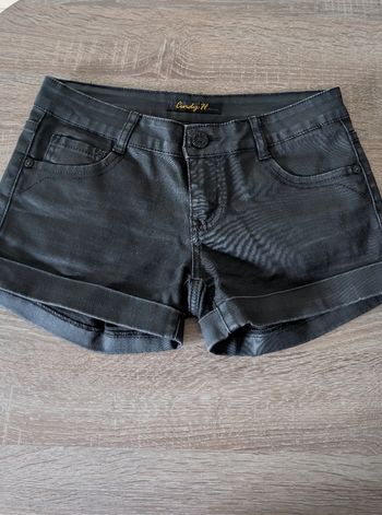 Short noir 