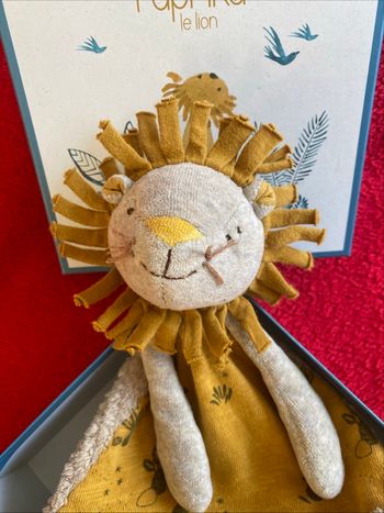 Moulin Roty doudou plat lion crinière moutarde sous mon baobab neuf  jamais utilisé 