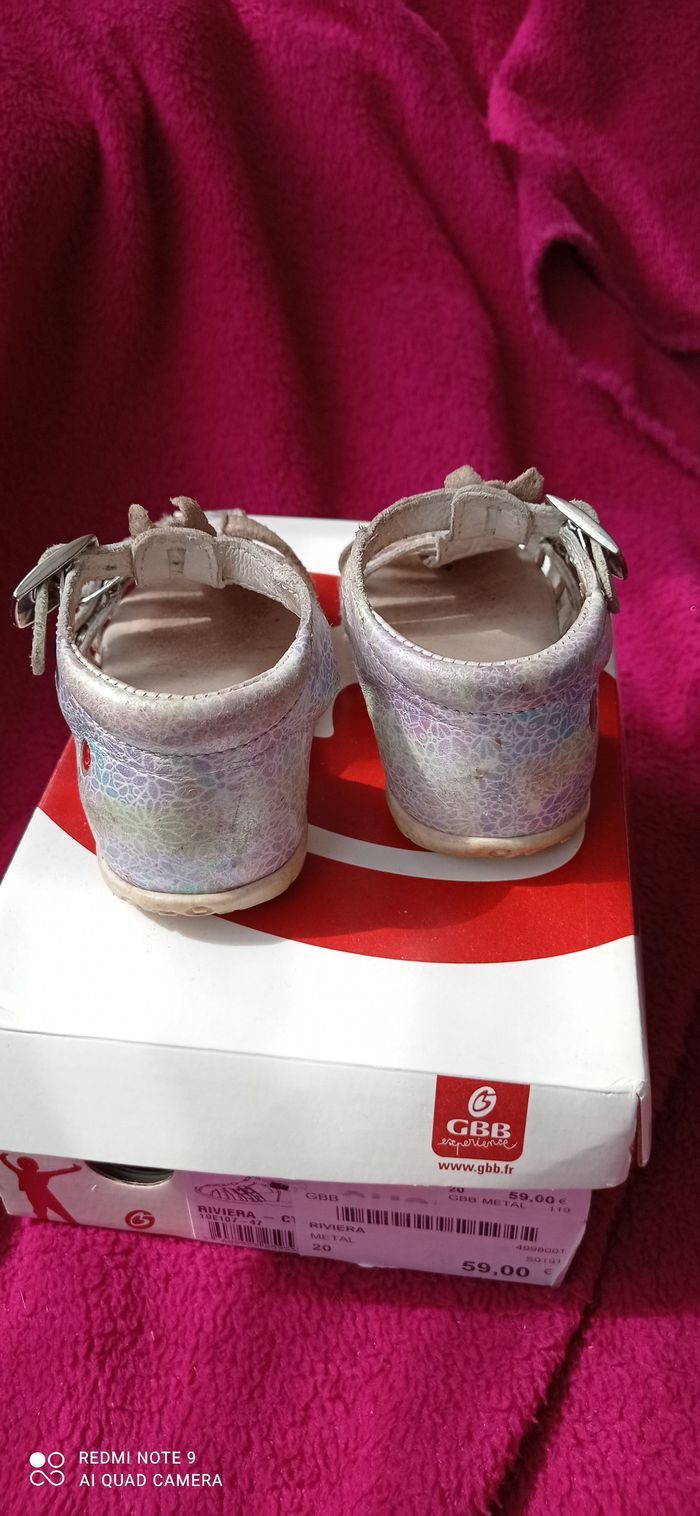 Jolie paire de sandales gbb - photo numéro 2