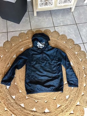 Veste de pluie imperméable à capuche taille 12 ans marque Kiabi