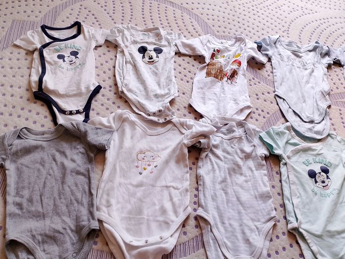 Lot de 12 bodies manches courtes. Bb 3 mois. Différents marques. Très bon état - photo numéro 3