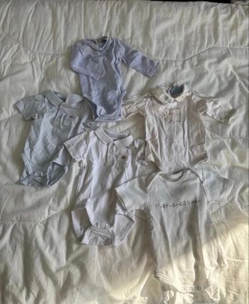 Lot bodies garçon manches courtes/longues- 1 mois - Parfait état