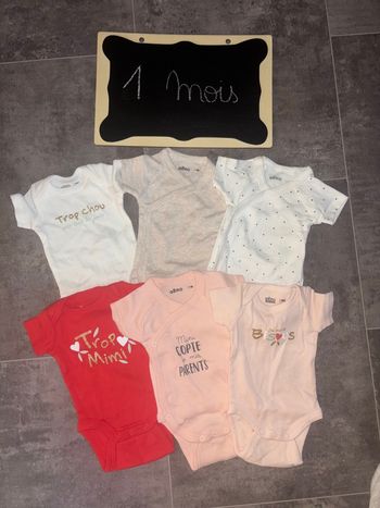 Lot bodies été - bébé fille - 1 mois - neufs