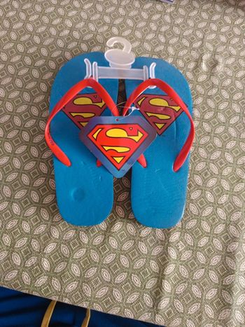 Paire de claquettes neuves Superman taille 34/35