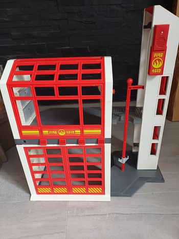 Caserne pompier playmobil