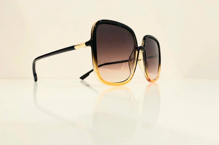 Lunette de soleil femme carrée marron dégradés UV protection catégorie 3 - photo numéro 3