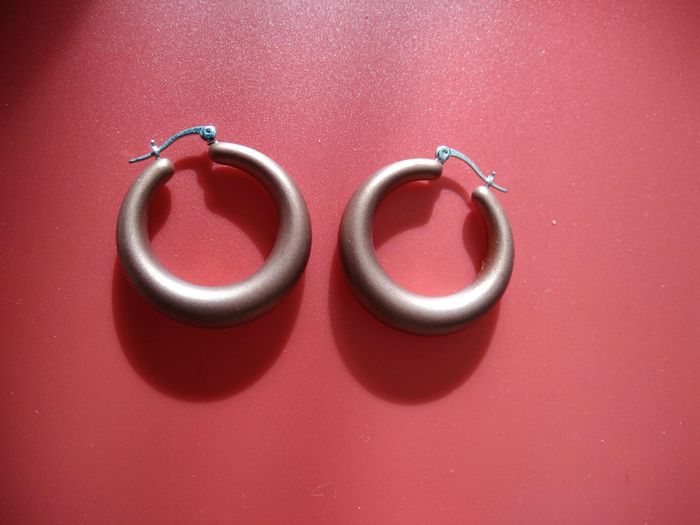 Boucles d'oreilles marron satinées