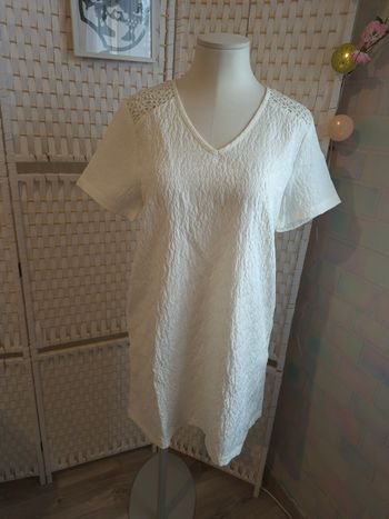 Jolie robe Kaporal blanche texture gaufrée - Détails dentelle femme TS / 36