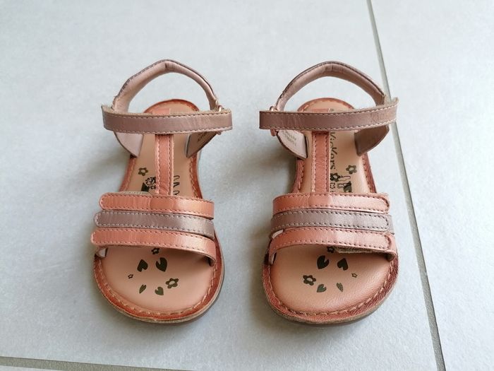 Très jolies 😍 sandales 'Kickers' - photo numéro 4