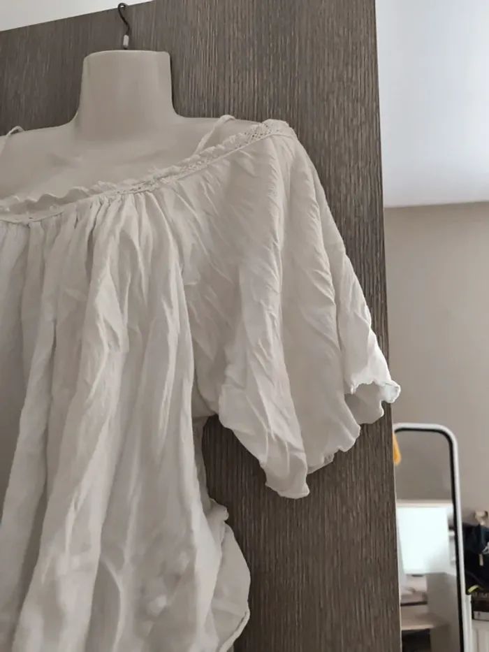 Haut avec épaules dénudées Pull&Bear - photo numéro 2