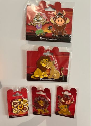 Lot pins et lanière Simba le roi lion