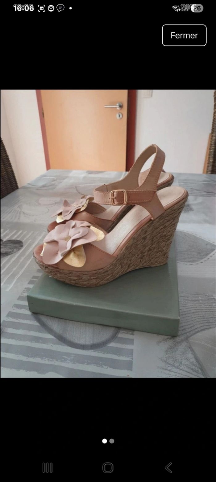 Très jolie compensé taille 38 - photo numéro 2