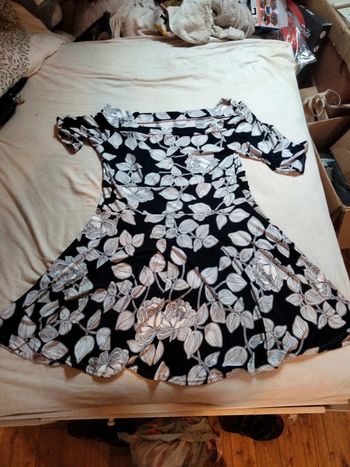 Robe bleu marine à fleurs taille 2XL