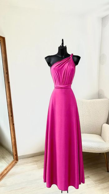 Robe rose fuchsia plusieurs positions possibles dos nu