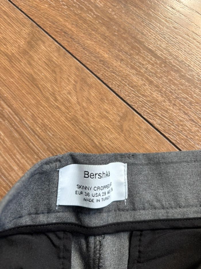 Beau pantalon habillé Bershka femme taille 36 - photo numéro 2