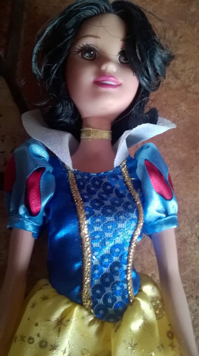Barbie thème blanche neige DISNEY 27 CM - photo numéro 2