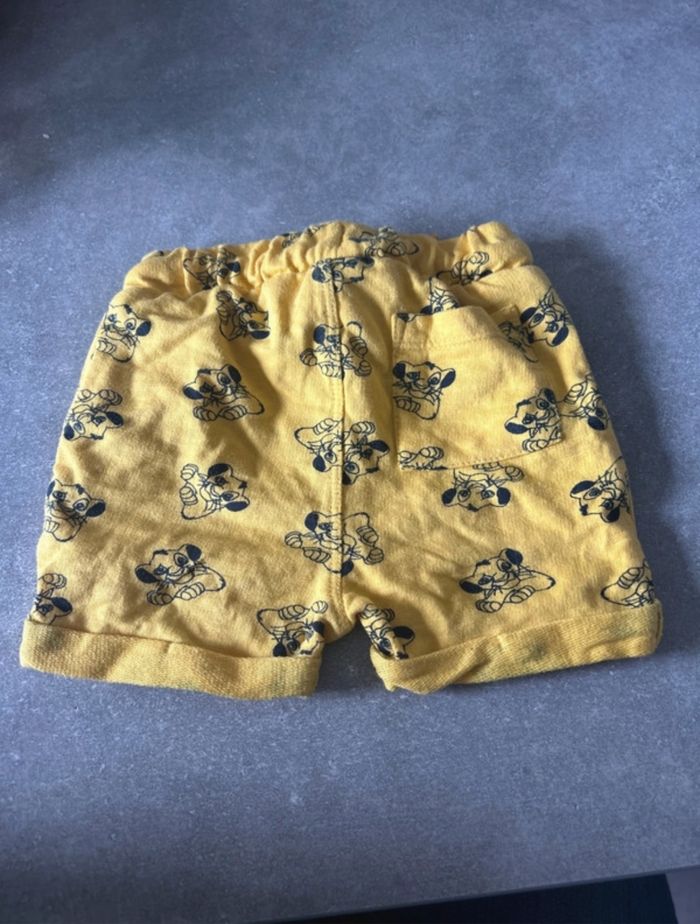 Short jaune - photo numéro 2