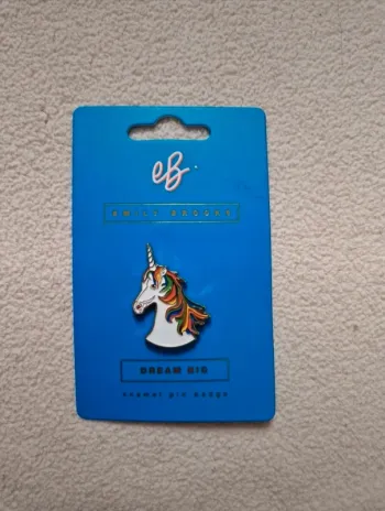 Neuf jolie pin's licorne