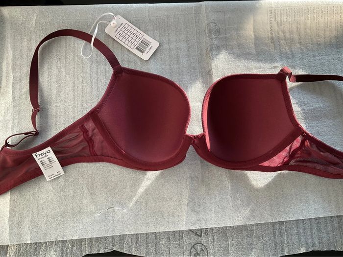 Soutien-gorge bordeaux Freya neuf - photo numéro 7