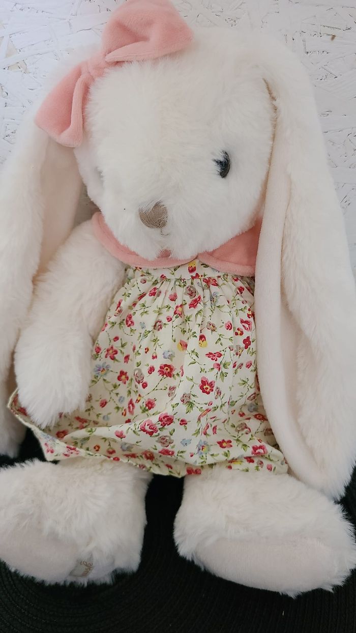 Doudou peluche lapin blanc rose robe fleurs BUKOWSKI