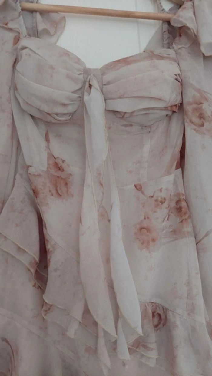 Robe voilage taille 1 (XS)
Montllalla - photo numéro 17