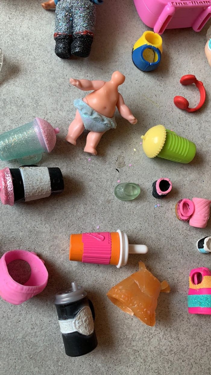 Gros lot de poupée LOL accessoires lunettes ailes tête télévision - photo numéro 4