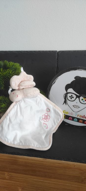 Doudou Sucre d'orge Papillon Rose mouchoir blanc fleur rouge Plat gsa ancien aile