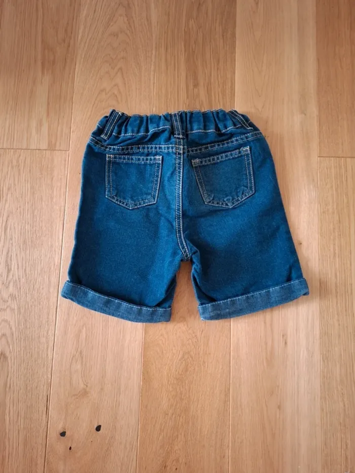 Short en jean - 5ans - Très bon état - photo numéro 2