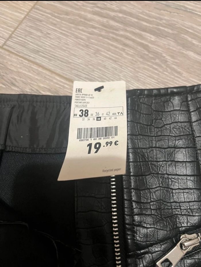 Jupe noire similicuir croco - photo numéro 3
