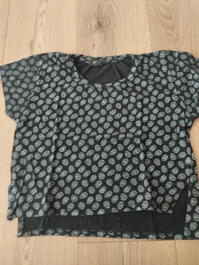 Tee shirt court noir à motifs kiabi Jennyfer XS