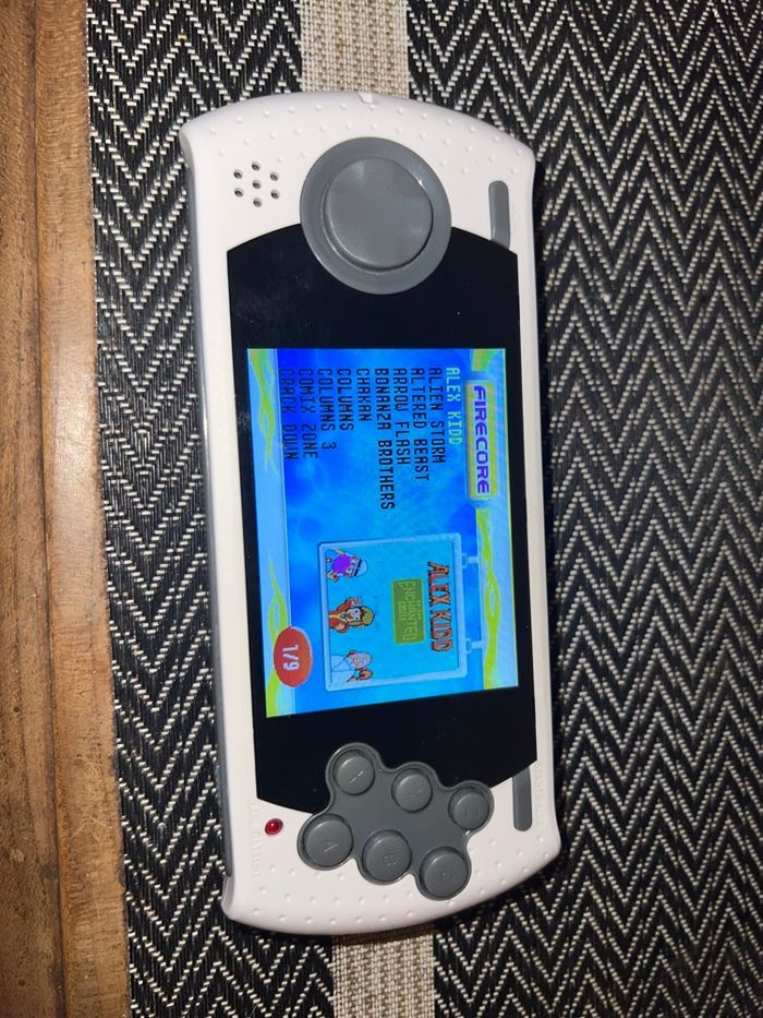 Mini MEGA drive officiel portable très rare excellent état - photo numéro 1