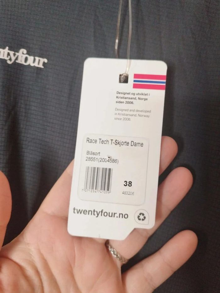 T-shirt twentyfour - photo numéro 6