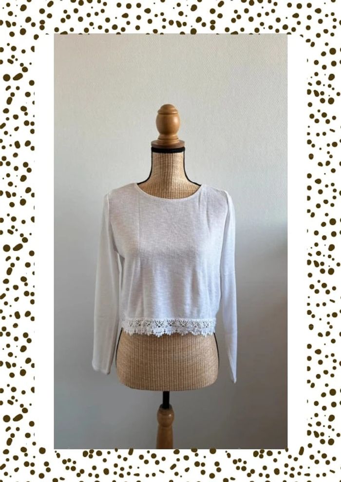 Pull léger blanc avec dentelle