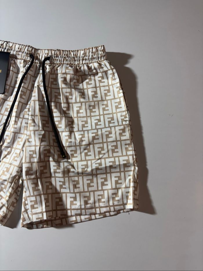 Short fendi neuf avec étiquette - photo numéro 3