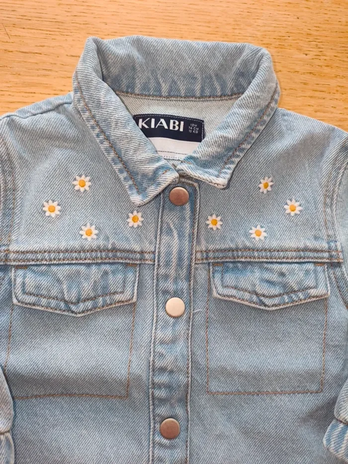 Veste en jean Kiabi fleurie neuve sans étiquette 12 mois - photo numéro 3