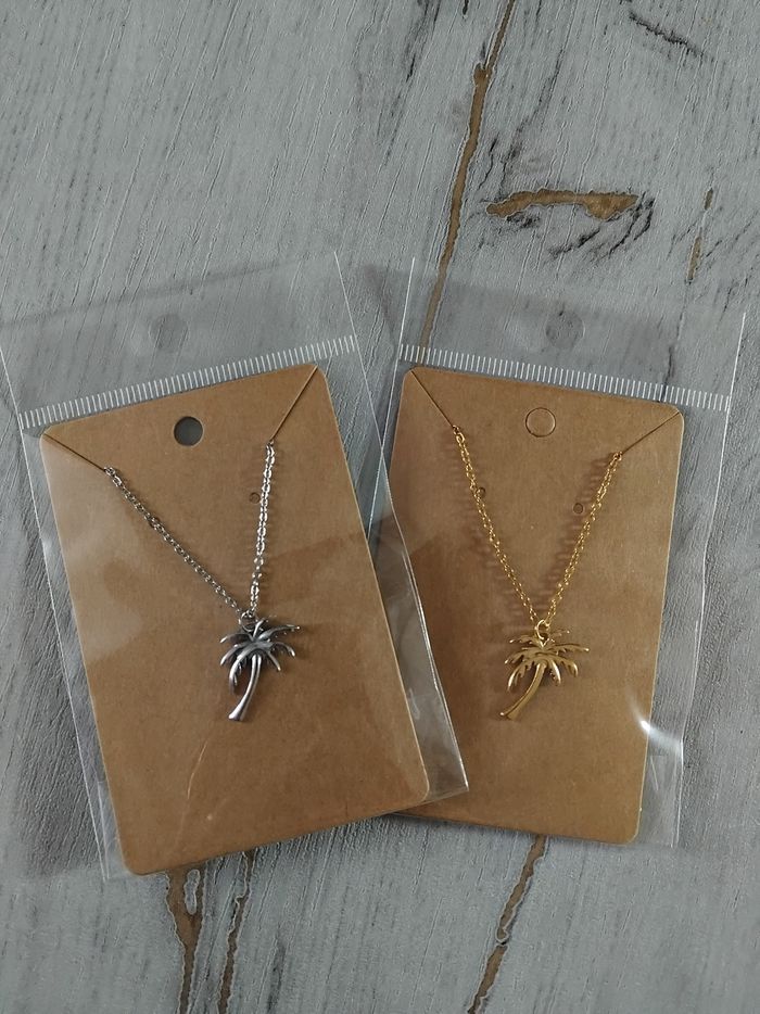 Lot 2 colliers neufs