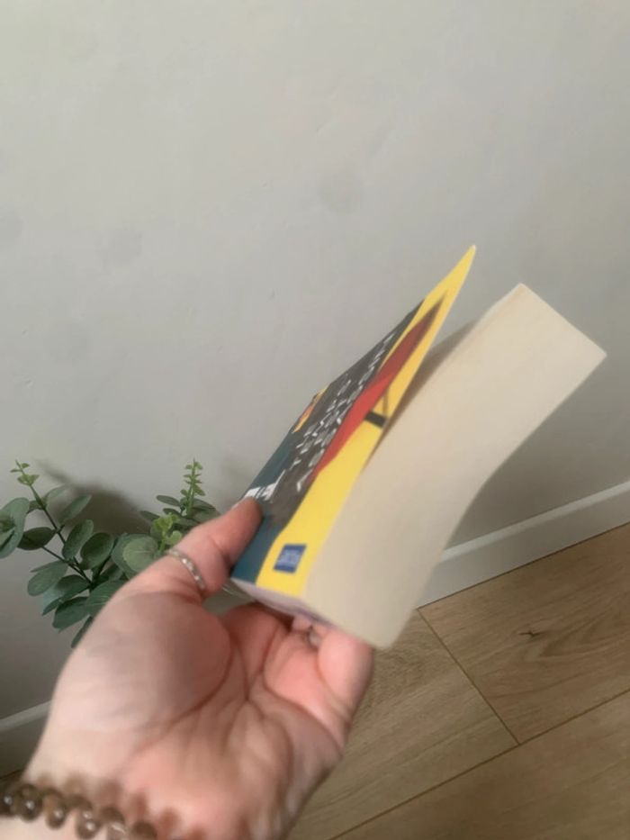 • Livre Bussi ~ Le temps est assassin • - photo numéro 5