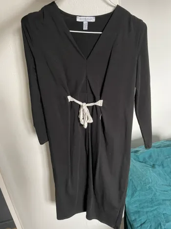 Robe envie de fraise noire avec lien beige