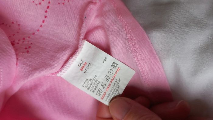 Pantalon rouge t-shirt rose - photo numéro 9