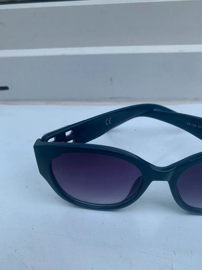 Lunettes Soleil bleu 🍭🍭 - photo numéro 3