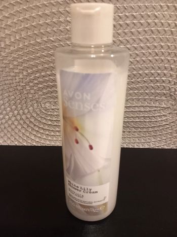 🥰Crème de douche lys blanc/musc Avon 250ml