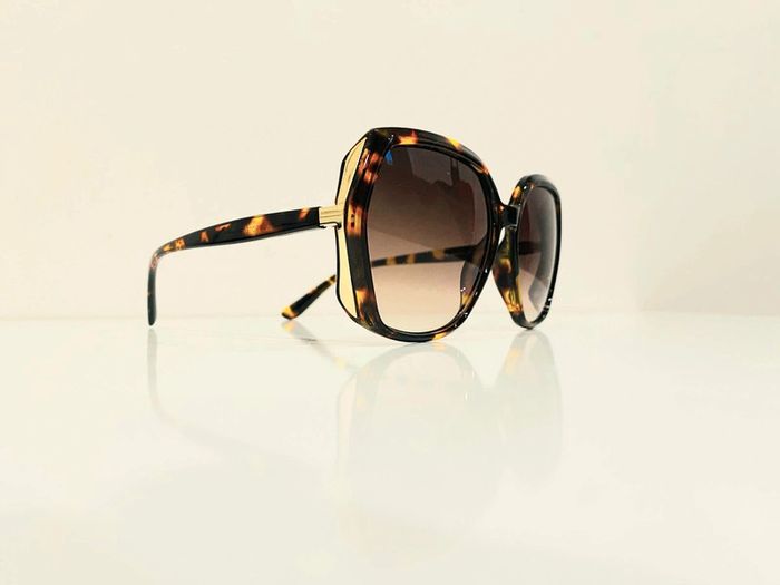 Lunette de soleil femme hexagonale marron léopard et dorée verres dégradés UV protection catégorie 3 - photo numéro 3