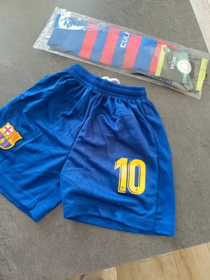 Tenue foot Léo Messi FC Barcelone. T.18 - photo numéro 3