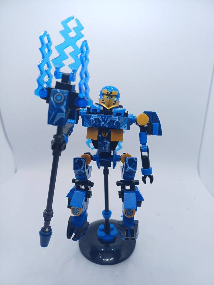 Jay et Armure Ninjago Legacy sur socle - photo numéro 3