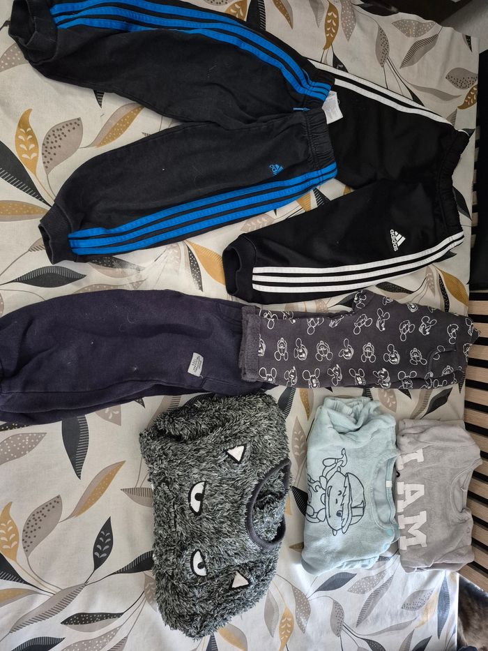 Petit pantalon et pyjama - photo numéro 2