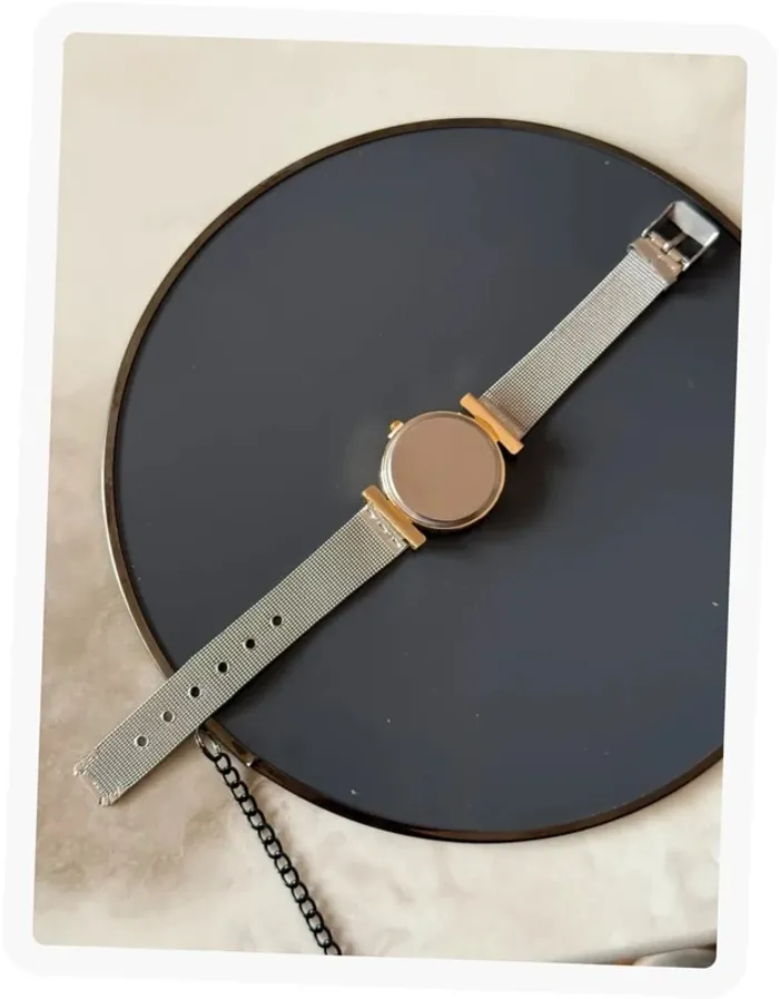 Montre à chaîne argentée à cadran doré - photo numéro 3