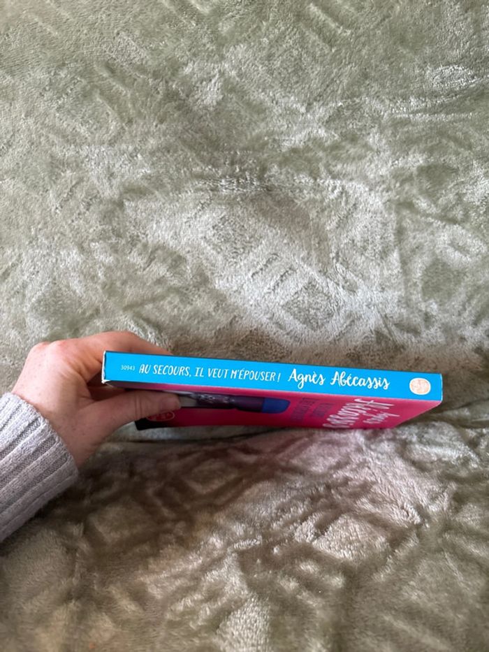 Livre au secours il veut m’épuiser ! - photo numéro 3