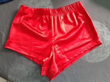 Short léger rouge