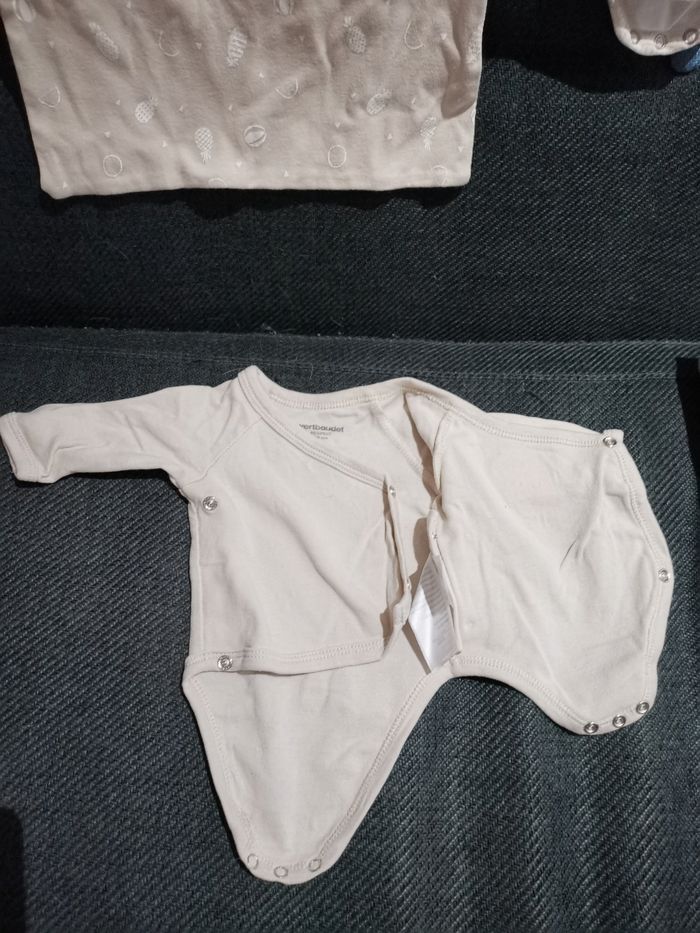 Lot bodies naissance Vertbaudet - photo numéro 6