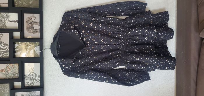 Robe noire et dorée